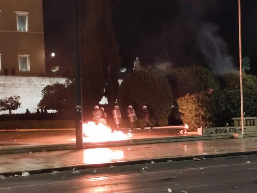 Καίγεται το Σύνταγμα