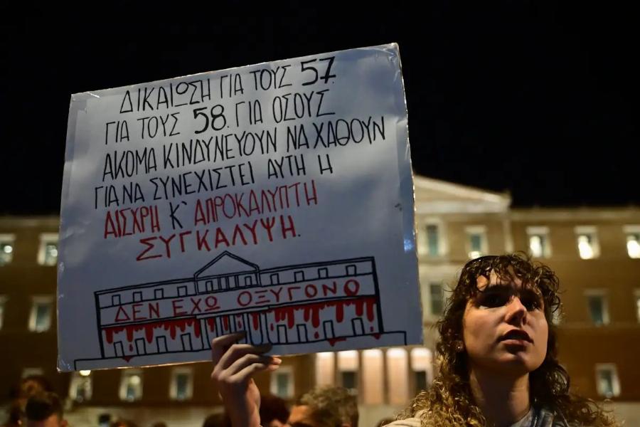 Καίγεται το Σύνταγμα