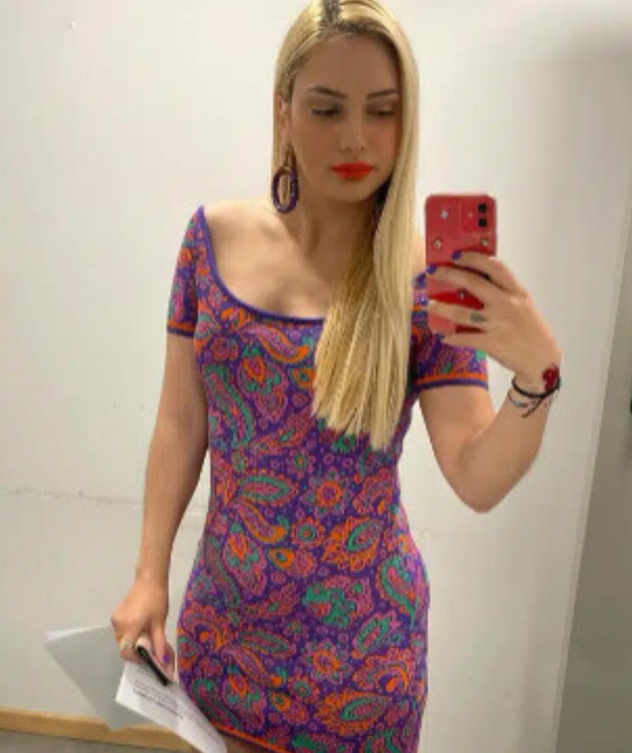 Η κούκλα δημοσιογράφος του OPEN που ομορφαίνει τις οθόνες μας