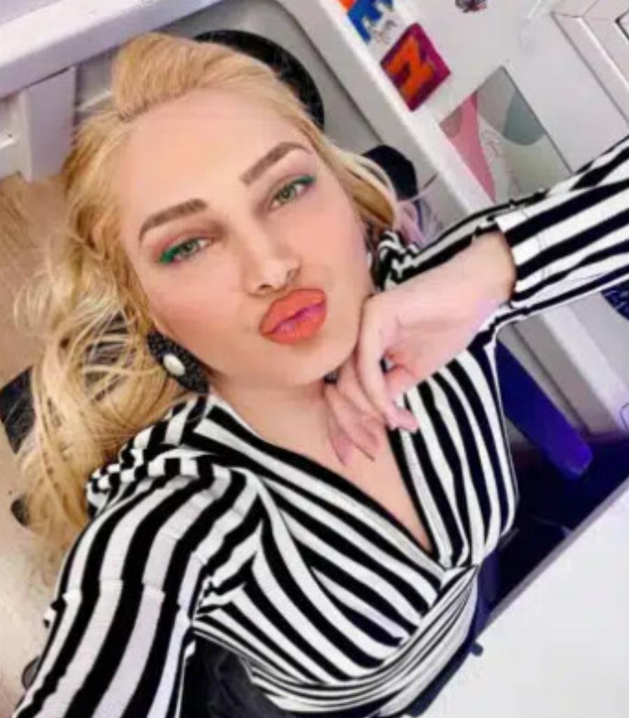 Η κούκλα δημοσιογράφος του OPEN που ομορφαίνει τις οθόνες μας