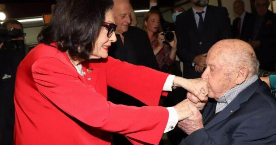 Δέος και συγκίνηση: Η στιγμή που ο 99χρονος Μίμης Πλέσσας ξανασμίγει με τη «μούσα» του, Νάνα Μούσχουρη