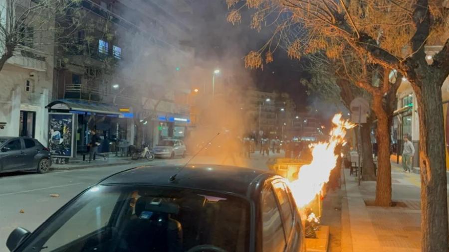 Καίγεται το Σύνταγμα