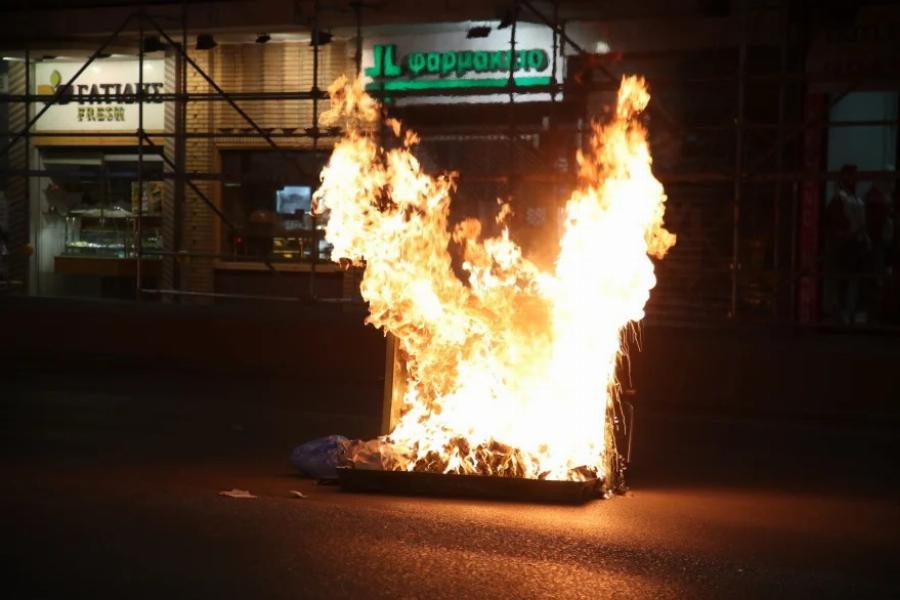 Καίγεται το Σύνταγμα