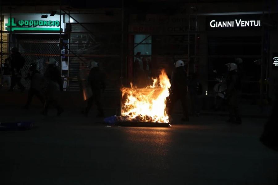 Καίγεται το Σύνταγμα