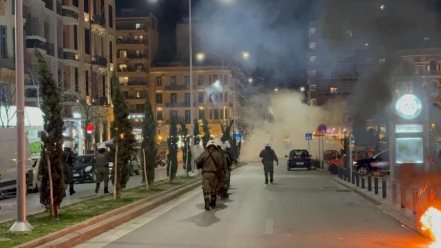 Καίγεται το Σύνταγμα