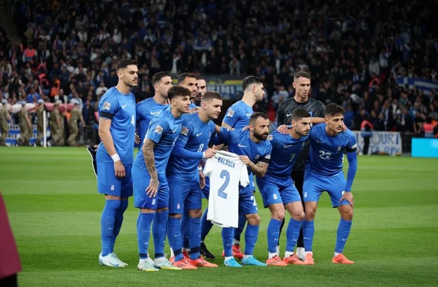 Δάκρυσαν όλοι στο γήπεδο: Η κίνηση που έκαναν οι παίκτες Εθνικής για να τιμήσουν τον Μπάλντοκ – «Για τον Γιώργο μας…»