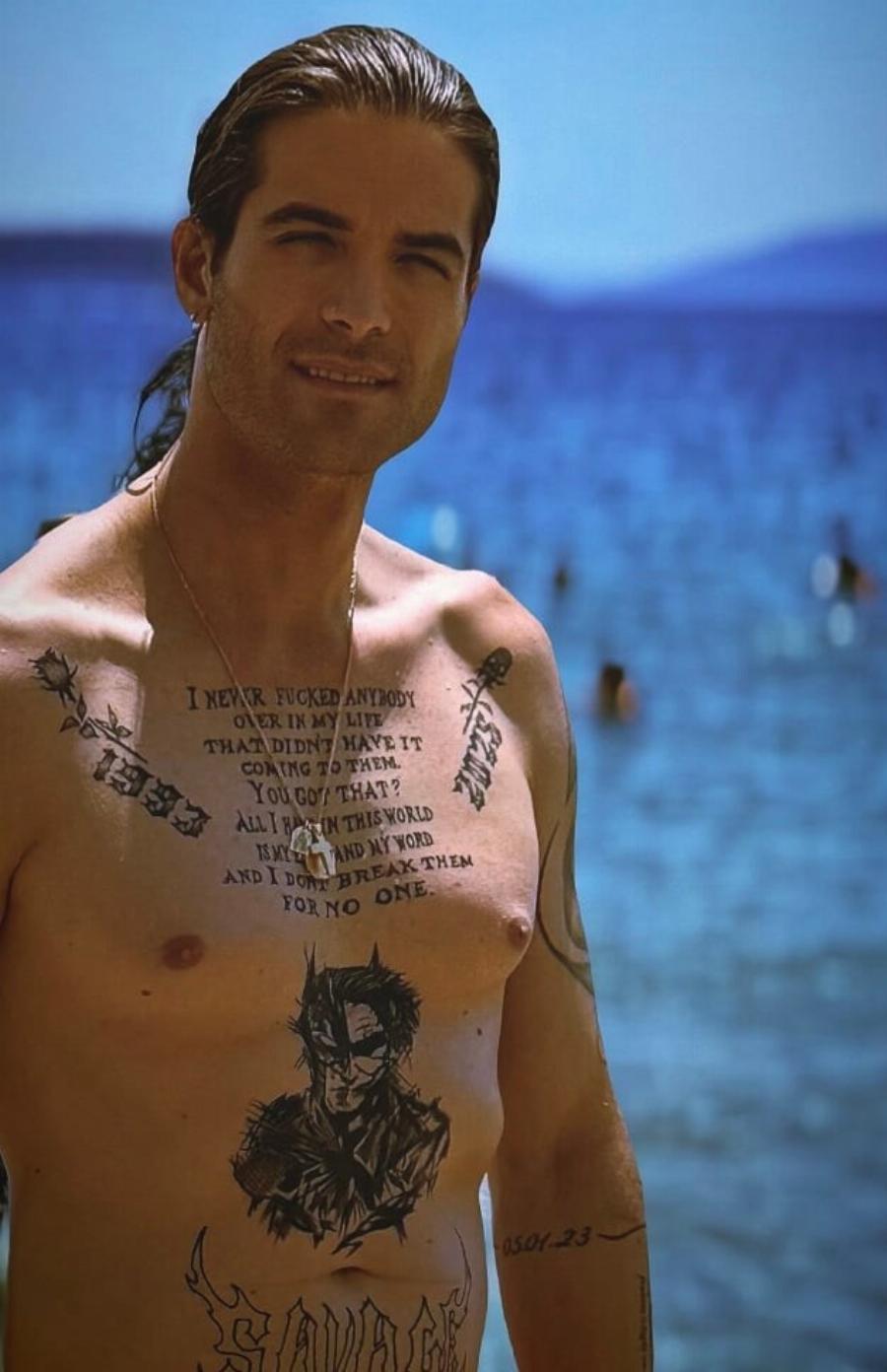 Ο Άρης Μουγκοπέτρος έκανε το πρώτο του μπάνιο στη θάλασσα για φέτος – Οι φωτογραφίες που μοιράστηκε