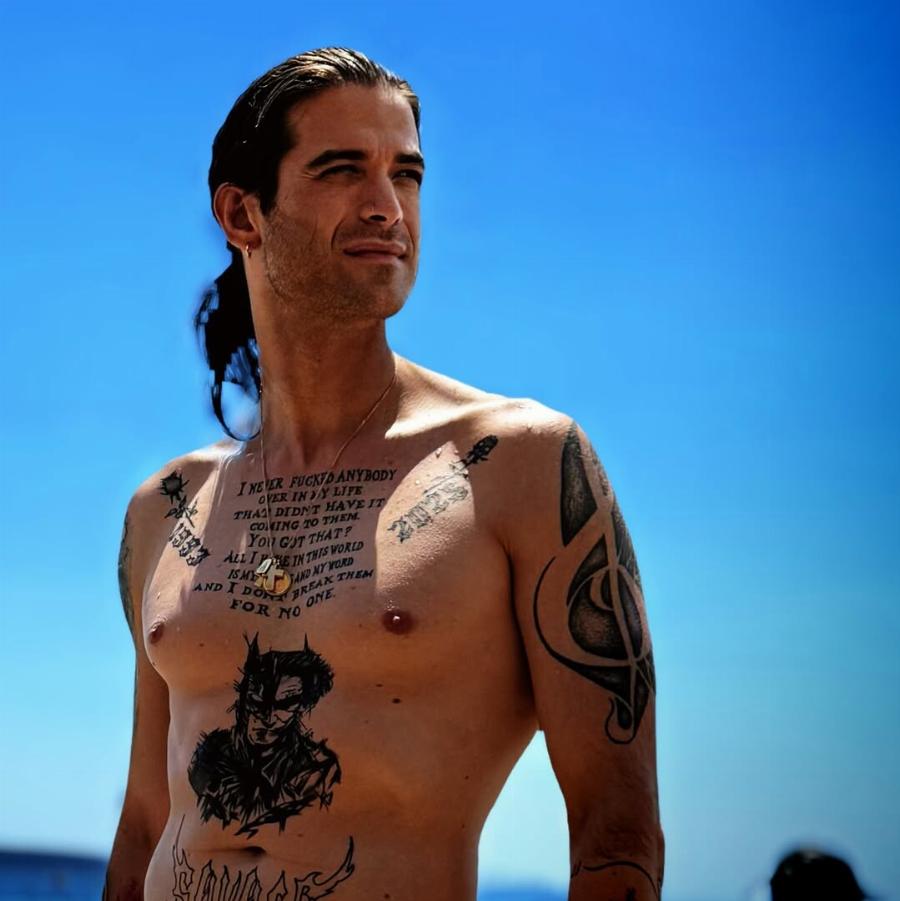 Ο Άρης Μουγκοπέτρος έκανε το πρώτο του μπάνιο στη θάλασσα για φέτος – Οι φωτογραφίες που μοιράστηκε