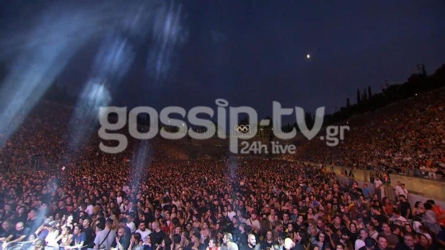 «Ελάτε οι φωνές μας να φτάσουν στα άστρα» – «Ράγισαν καρδιές» στο Καλλιμάρμαρο για τα Τέμπη