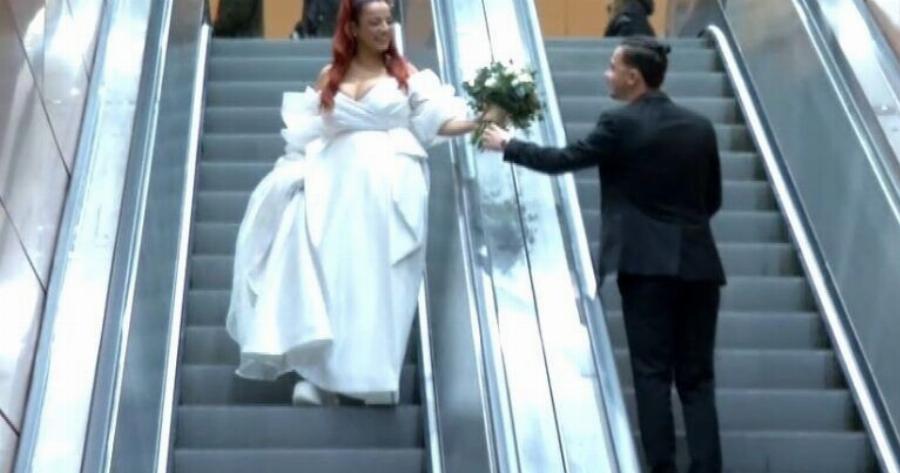Θεσσαλονίκη: Νιόπαντρο ζευγάρι πήγε από την εκκλησία κατευθείαν στο… Μετρό