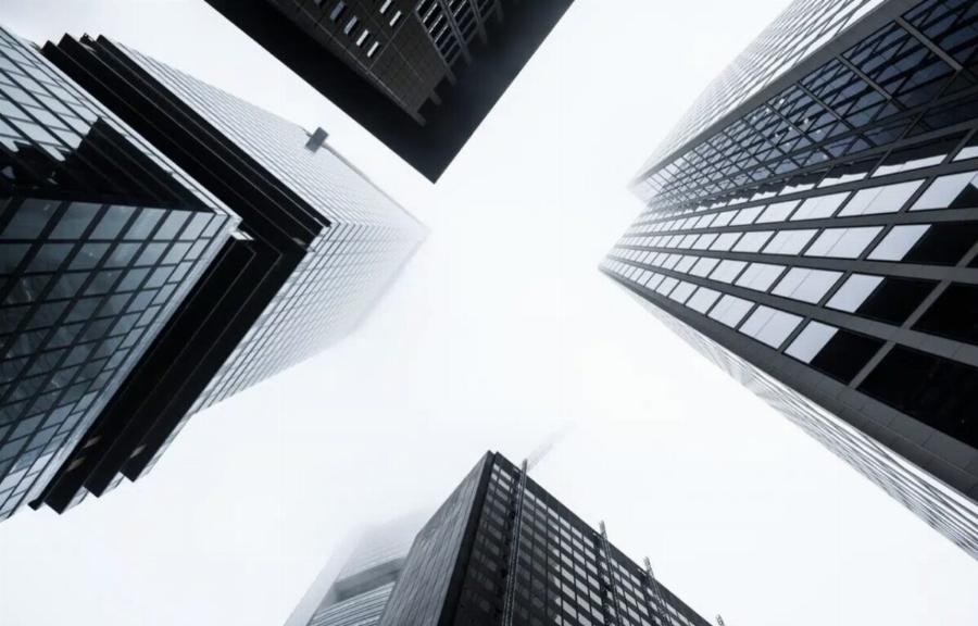 Θρίλερ με μεγάλη ελληνική τράπεζα: Κίνδυνος για λουκέτο