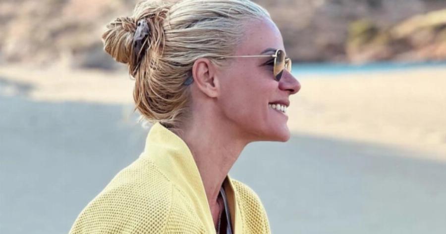 Ζέτα Μακρυπούλια: Οι φωτογραφίες της με μπικίνι και χωρίς ρετούς στα 45 της που έριξαν το Instagram