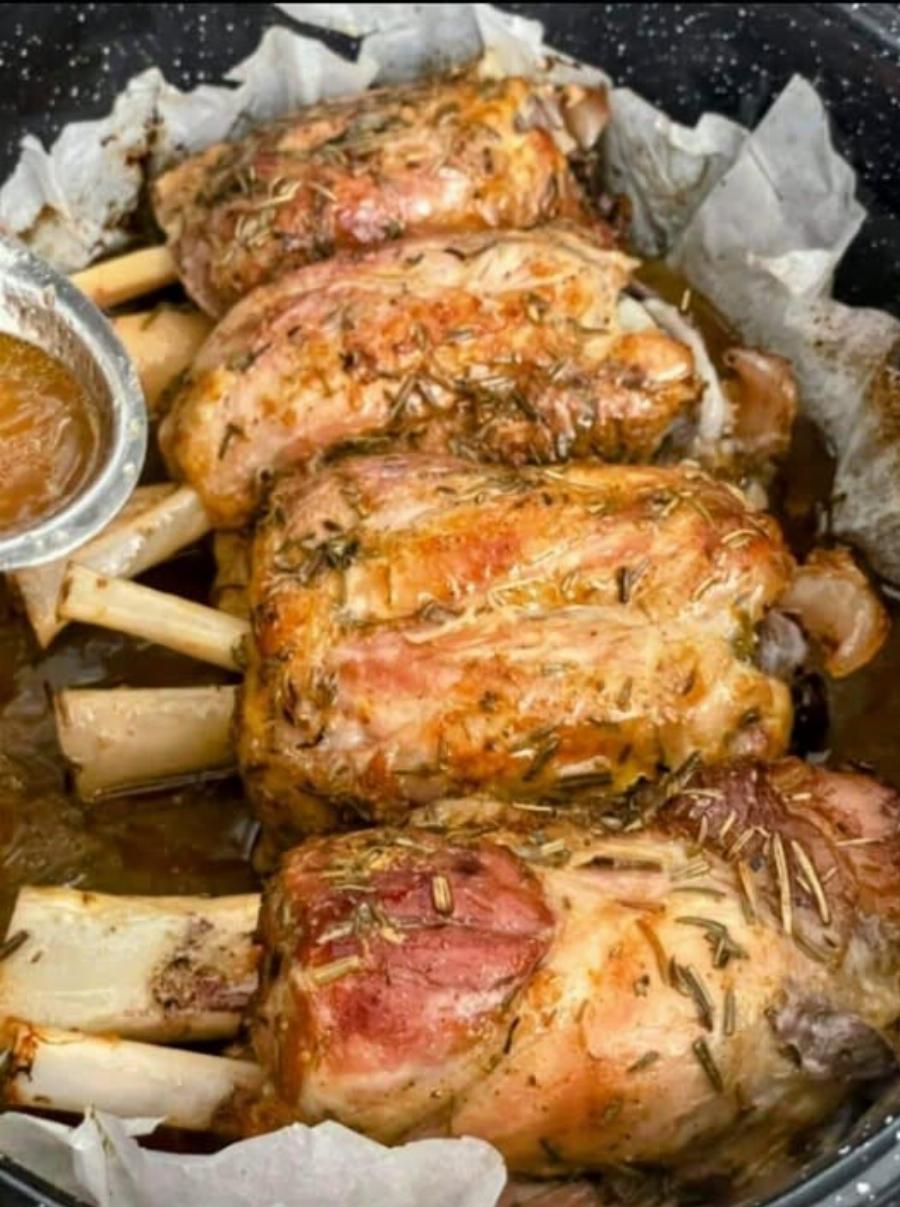 Αυτό το κότσι εξαφανίστηκε πριν στρώσω τραπέζι!