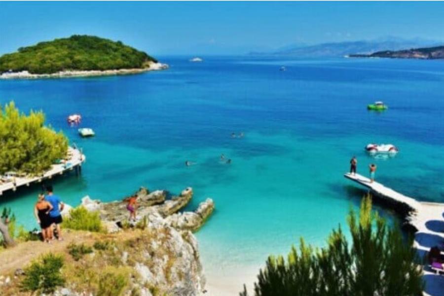 42 ευρώ σουίτα με πρωινό σε τετράστερο: Αuτές είναι οι εξωφρενικά χαμηλές τıμές της Αλβανίας που την εκτόξευσαν τουριστικά