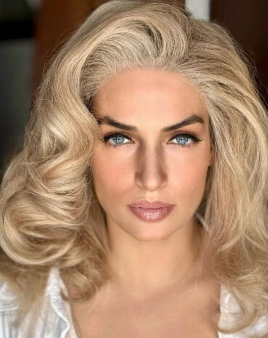 Δεν τη γνώρισε ούτε ο Κωστής Μαραβέγιας: Η Τόνια Σωτηροπούλου έγινε ξανθιά και μοιάζει με Χολιγουντιανή σταρ