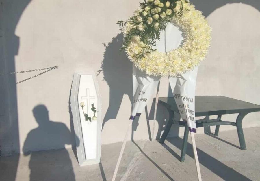 Αγρίνιο: Θρήνος στην κηδεία της 2χρονης Αλεξάνδρας που παρασύρθηκε από το αγροτικό όχημα του πατέρα της