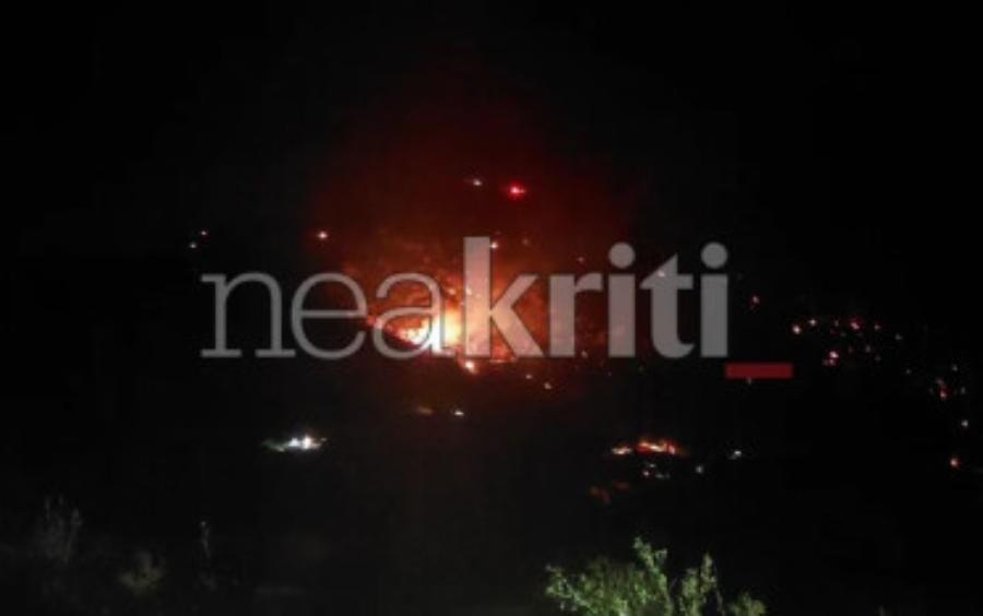 Μεγάλη φωτιά ΤΩΡΑ – Έρχεται δύσκολη νύχτα – Μάχη για να μην μπουν οι φλόγες μέσα σε χωριά