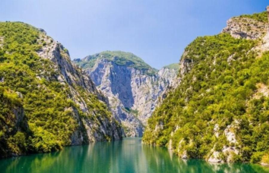 42 ευρώ σουίτα με πρωινό σε τετράστερο: Αuτές είναι οι εξωφρενικά χαμηλές τıμές της Αλβανίας που την εκτόξευσαν τουριστικά