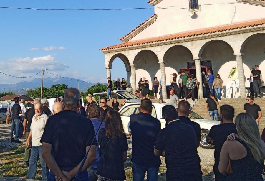 Αγρίνιο: Θρήνος στην κηδεία της 2χρονης Αλεξάνδρας που παρασύρθηκε από το αγροτικό όχημα του πατέρα της