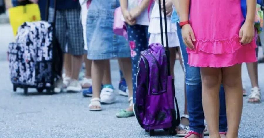 Διευθυντής στην Ελλάδα βάζει τέλος στα κινητά τηλέφωνα στο σχολείο – Ολόκληρη η απόφαση