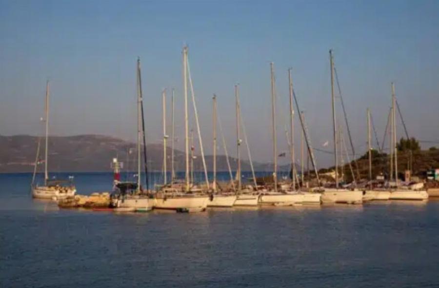 Εισιτήριο με 3 ευρώ φαγητό με 10 ευρώ: Το νησί – θαύμα που επιλέγουν όσοι προτιμούν φθηνές κι ανέμελες διακοπές