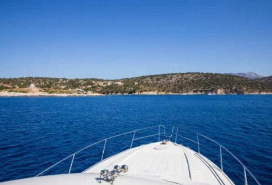 Εισιτήριο με 3 ευρώ φαγητό με 10 ευρώ: Το νησί – θαύμα που επιλέγουν όσοι προτιμούν φθηνές κι ανέμελες διακοπές