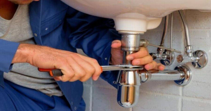 Μια μητέρα τα είπε όλα: «Ο γιος μου δεν θέλει να δώσει Πανελλήνιες. Θέλει να γίνει υδραυλικός και είμαι περήφανη γι’ αυτόν»