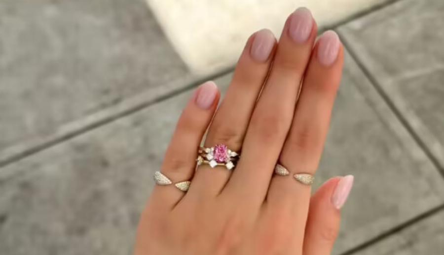 Το δάχτυλο στο οποίο επιλέγετε να φοράτε το δαχτυλίδι σας, δείχνει πολλά περισσότερα από ότι νομίζετε για το χαρακτήρα σας