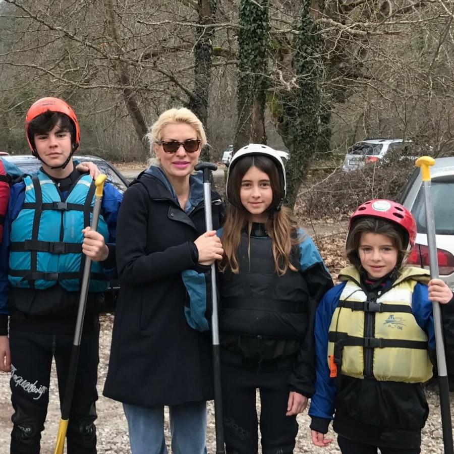 Σαν δυο σταγόνες νερό – Η Μενεγάκη δημοσίευσε φωτογραφία της 18χρονης κόρης της Βαλέριας Λάτσιου και είναι ολόιδιες