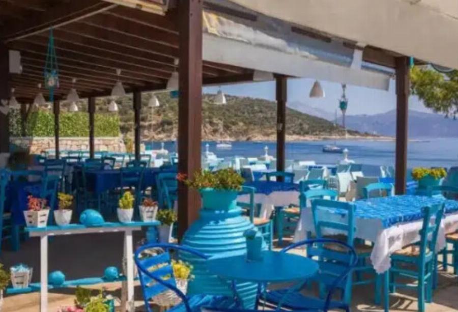 Εισιτήριο με 3 ευρώ φαγητό με 10 ευρώ: Το νησί – θαύμα που επιλέγουν όσοι προτιμούν φθηνές κι ανέμελες διακοπές