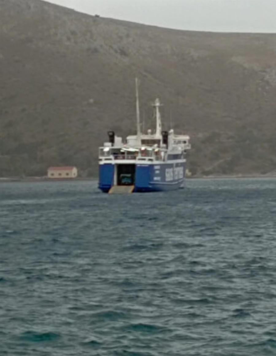 Με ανοιχτή μπουκαπόρτα μεσοπέλαγα το πλοίο «Σαονήσος» για Λέρο Απίστευτες εικόνες