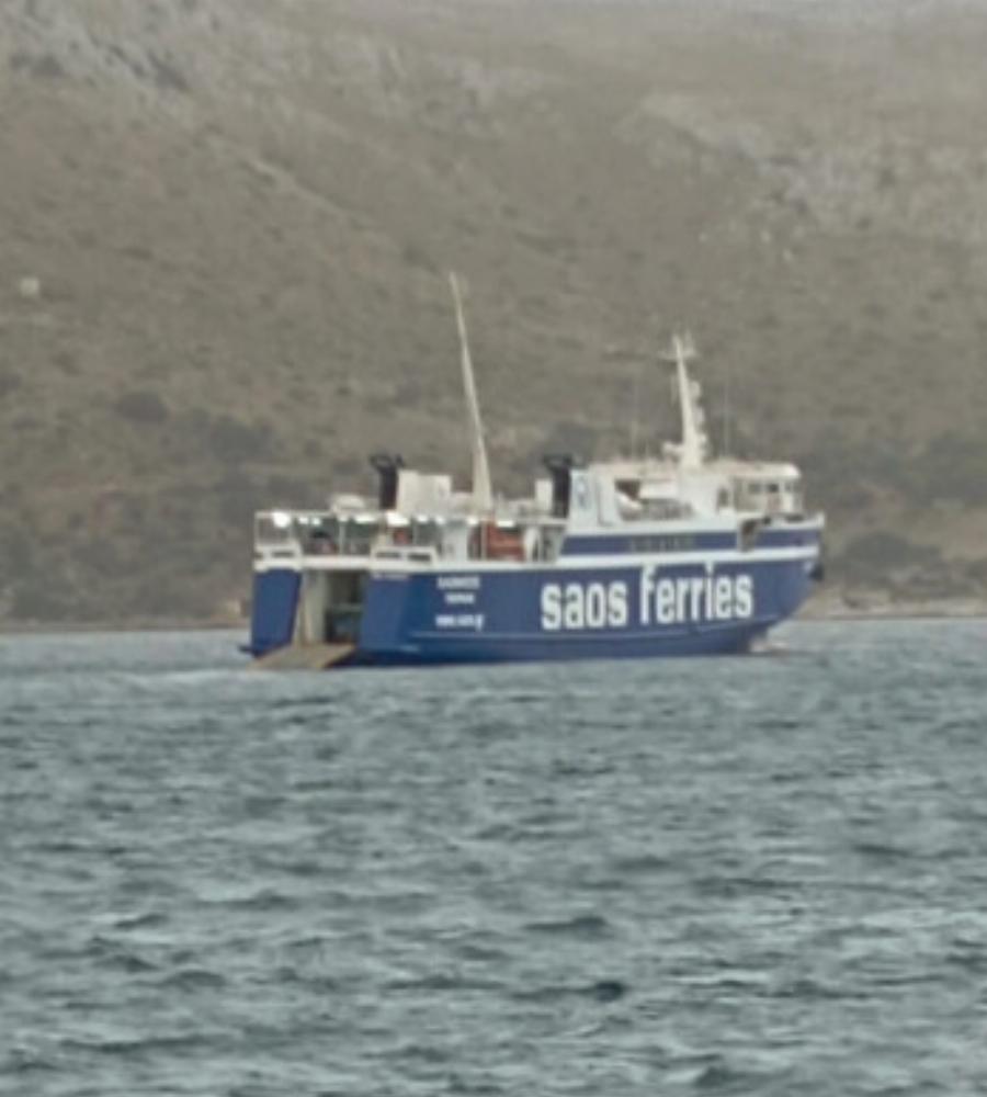 Με ανοιχτή μπουκαπόρτα μεσοπέλαγα το πλοίο «Σαονήσος» για Λέρο Απίστευτες εικόνες