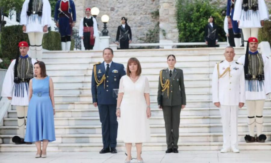 Προεδρικό Μέγαρο: Οι εμφανίσεις στη δεξίωση για τα 50 χρόνια από την αποκατάσταση της Δημοκρατίας – Φωτογραφίες