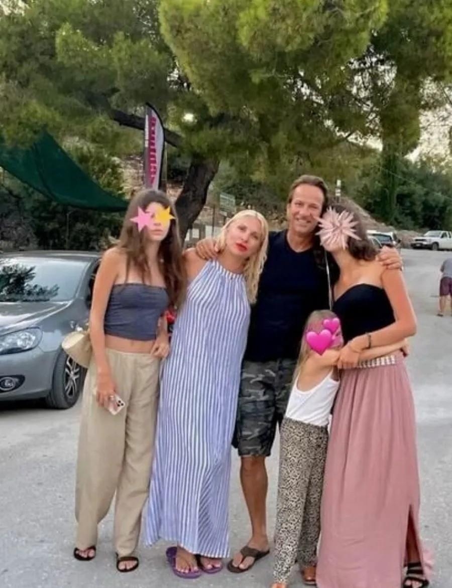 Είναι «κλωνοποίηση» της Ελένης Μενεγάκη: Η Βαλέρια Λάτσιου είναι φτυστή με τη μαμά της όταν πόζαρε στα 90s