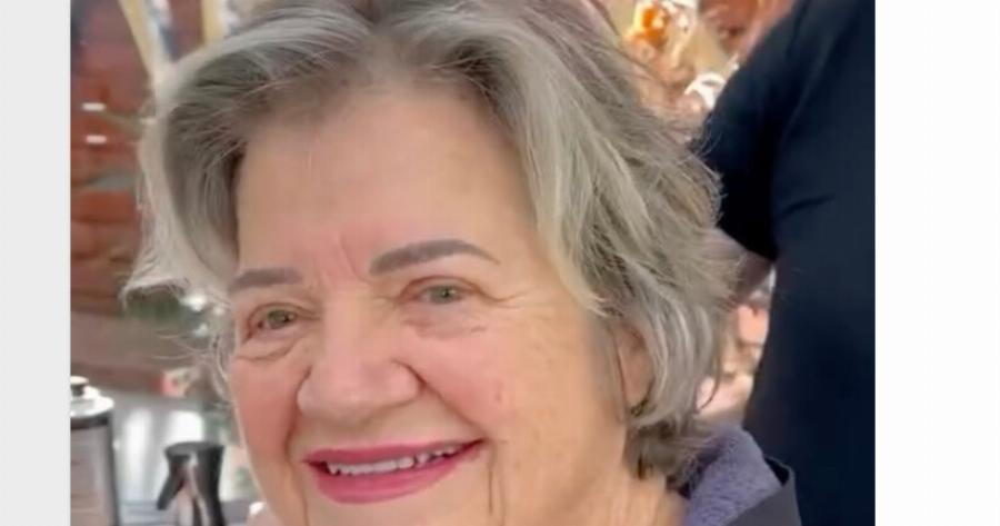 Όταν αυτή η ηλικιωμένη γιαγιά υποβλήθηκε σε αυτή την εντυπωσιακή μεταμόρφωση, όλοι έμειναν εντελώς έκπληκτοι και άφωνοι…