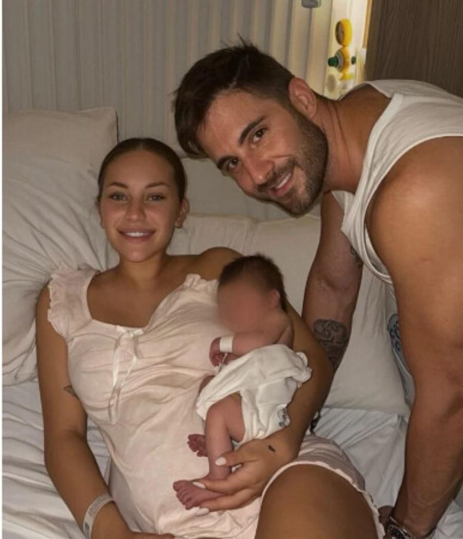 Έγιναν γονείς το ζευγάρι τραγουδιστών Ανδρομάχη και Γιώργος Λιβάνης – Η πρώτη τους ανάρτηση