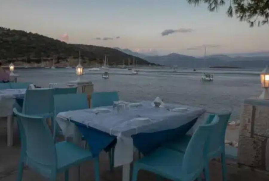 Εισιτήριο με 3 ευρώ φαγητό με 10 ευρώ: Το νησί – θαύμα που επιλέγουν όσοι προτιμούν φθηνές κι ανέμελες διακοπές