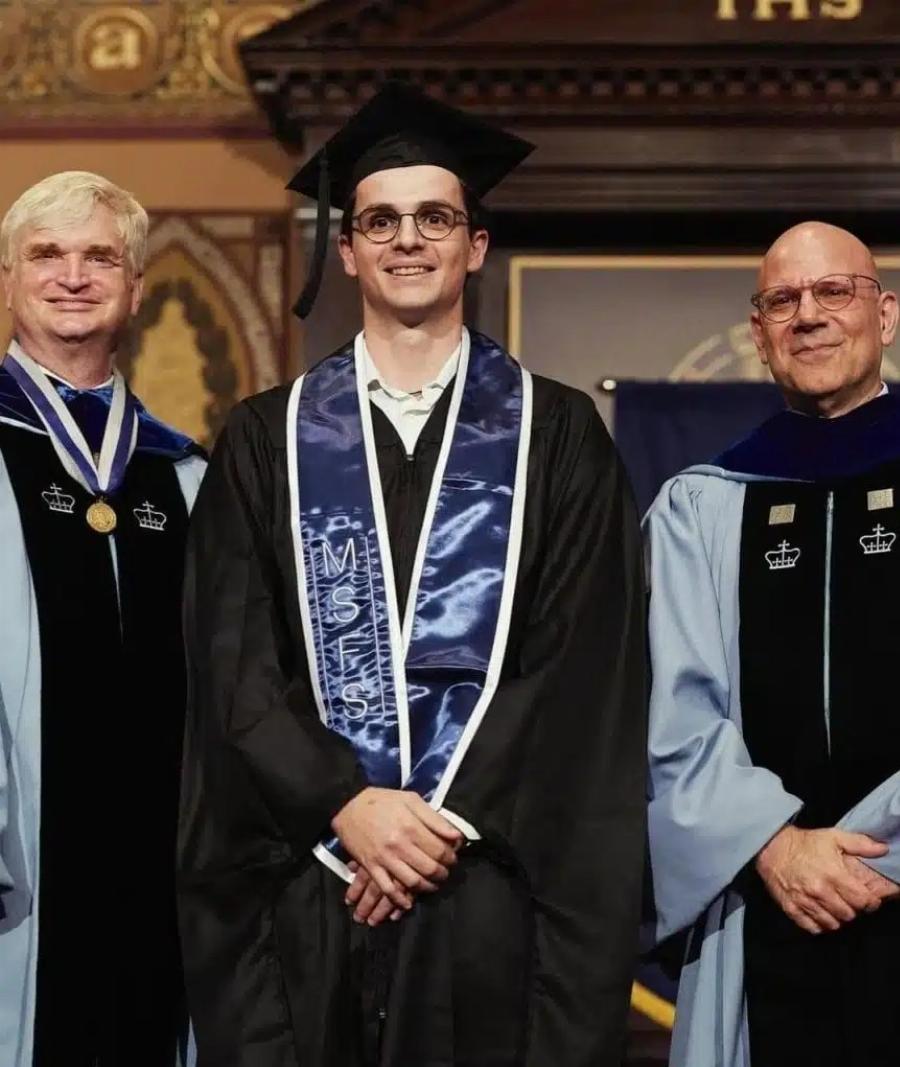 Κωνσταντίνος Μητσοτάκης: Ο γιος του Πρωθυπουργού πήρε το πτυχίο του – Στο πλευρό του η οικογένεια του και η Μαρία Σάκκαρη