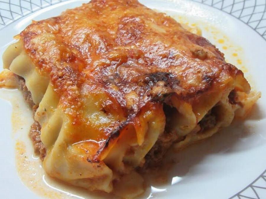 Τα πιο ζουμερά κανελόνια με κιμά και τυριά – Με τραγανή κρούστα που θα λατρέψετε!