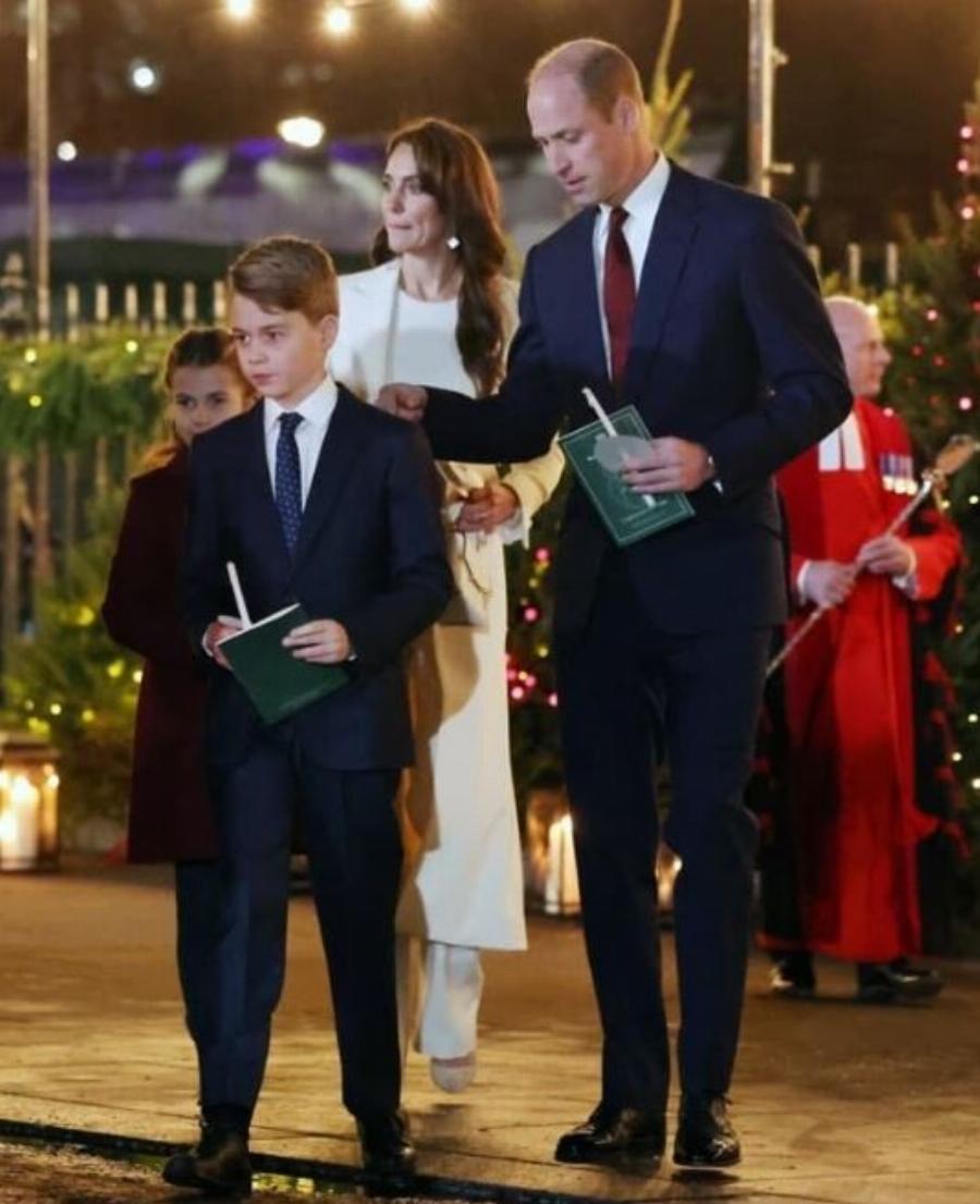 Δάκρυα χαράς: Βγήκε από το σπίτι η Κέιτ Μίντλετον – Μαζί της ο Γουίλιαμ και ο μικρός Τζορτζ