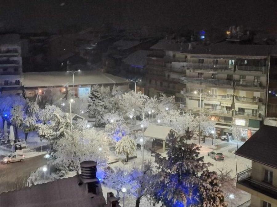 Θεσσαλονίκη: Χιονίζει στον Χορτιάτη και το Ωραιόκαστρο