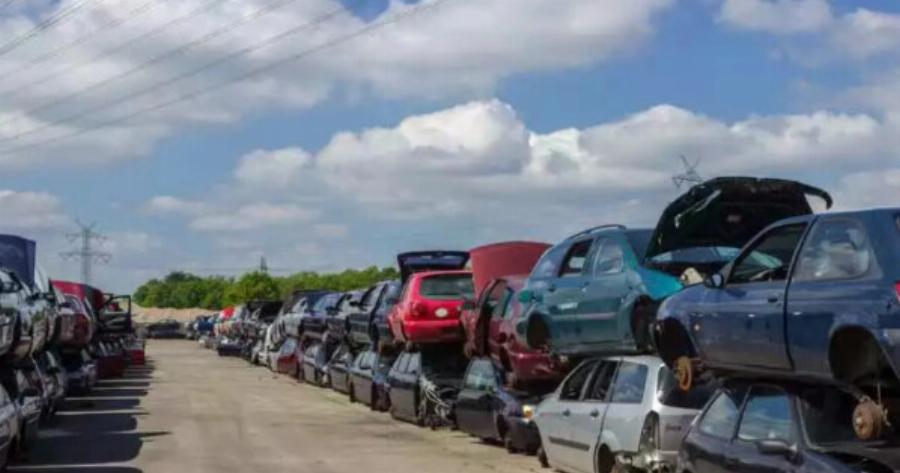 Μπαίνει φρένο στις «σακαράκες»: Έρχεται υποχρεωτική απόσυρση αυτοκινήτων, αφορά σχεδόν 3 εκατ. οχήματα