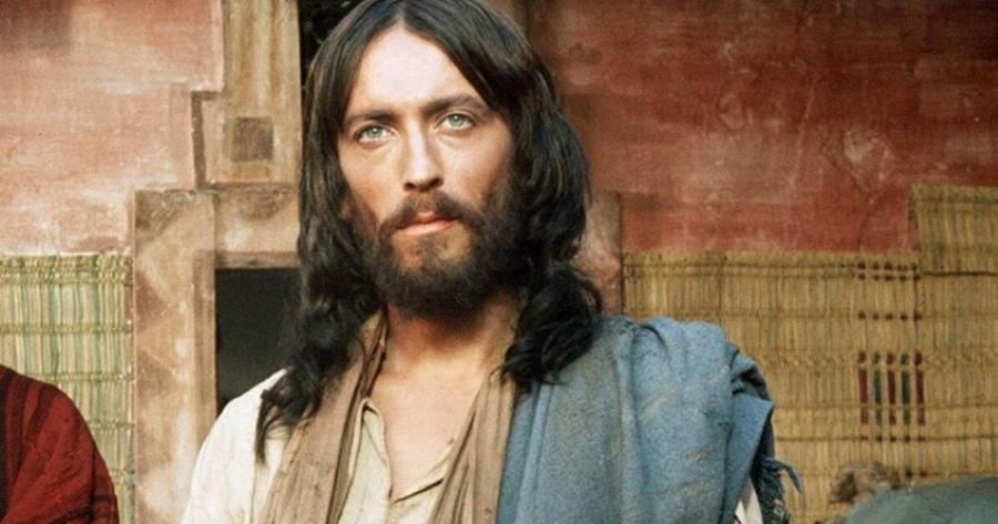 Ρόμπερτ Πάουελ: Η σπάνια δημόσια εμφάνιση του «Ιησού από τη Ναζαρέτ»