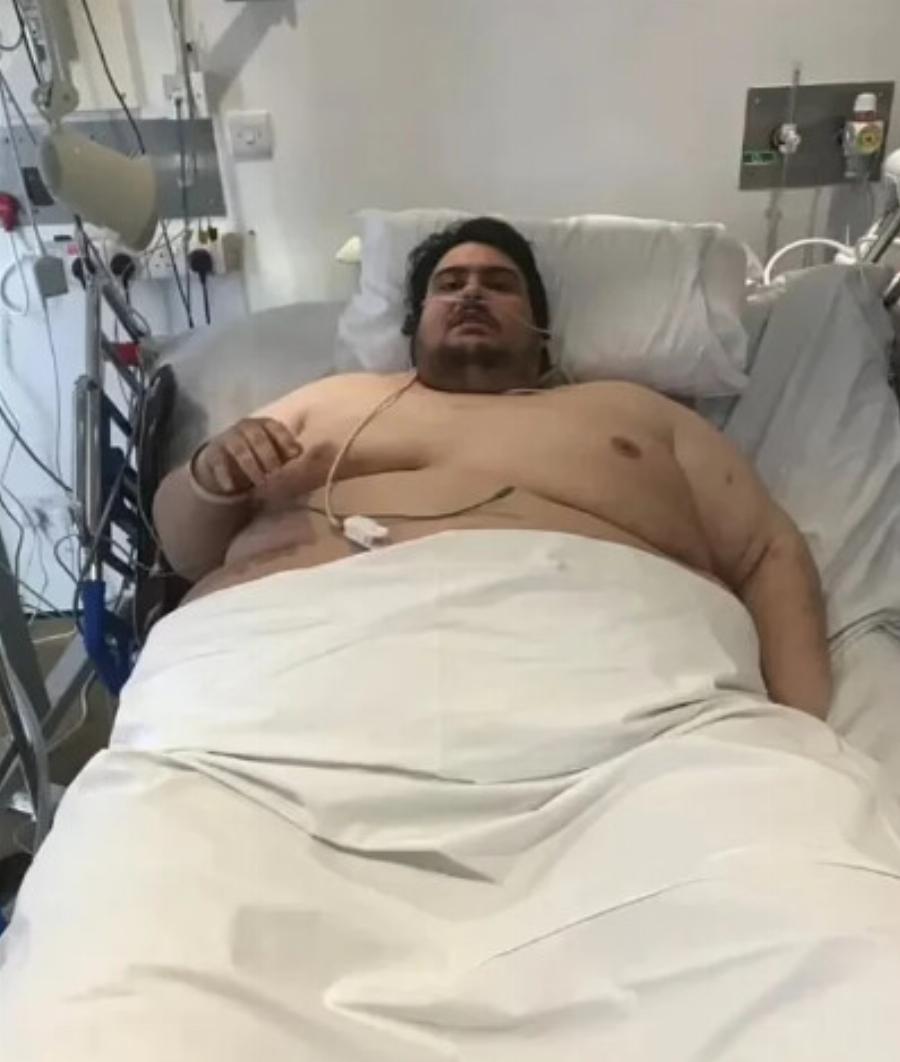 Ζύγιζε 412 κιλά στα 25 του: Νεκρός ο «παχύτερος άντρας της χώρας», σε ηλικία 34 ετών, τον μετέφεραν με γερανό