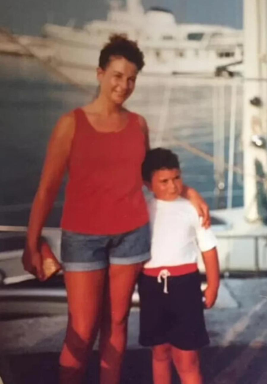 Ζύγιζε 412 κιλά στα 25 του: Νεκρός ο «παχύτερος άντρας της χώρας», σε ηλικία 34 ετών, τον μετέφεραν με γερανό