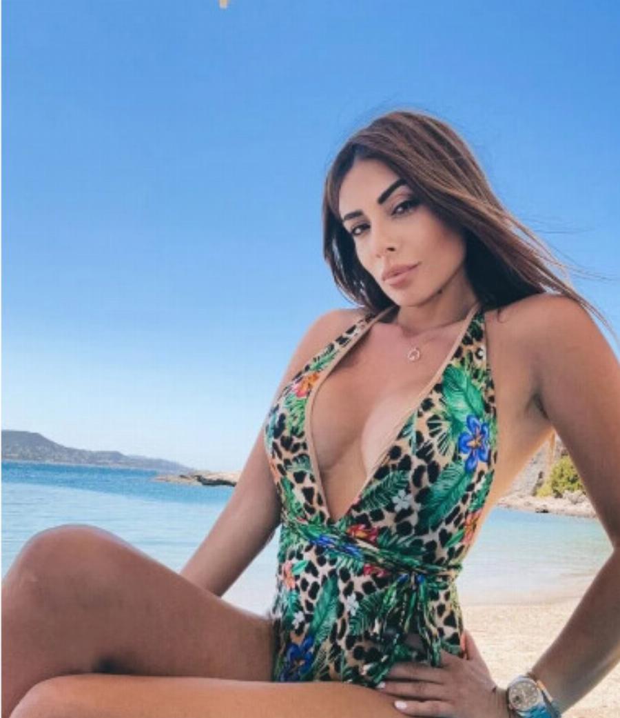 Μια από τις πιο εντυπωσιακές Ελληνίδες – Απολαμβάνει το καλοκαίρι και εμπνέει με δυναμικά μηνύματα