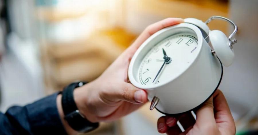 Θερινή ώρα 2025: Πότε θα πάμε τους δείκτες μια ώρα μπροστά