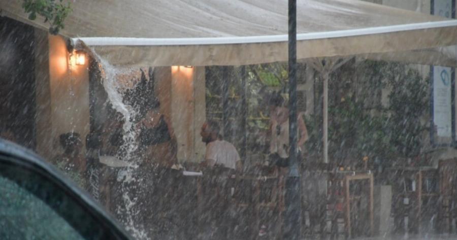 “Χτύπησε” ήδη η κακοκαιρία: Ήχησε το 112 – “Περιορίστε τις μετακινήσεις σας”, προς τα που κινείται τις επόμενες ώρες