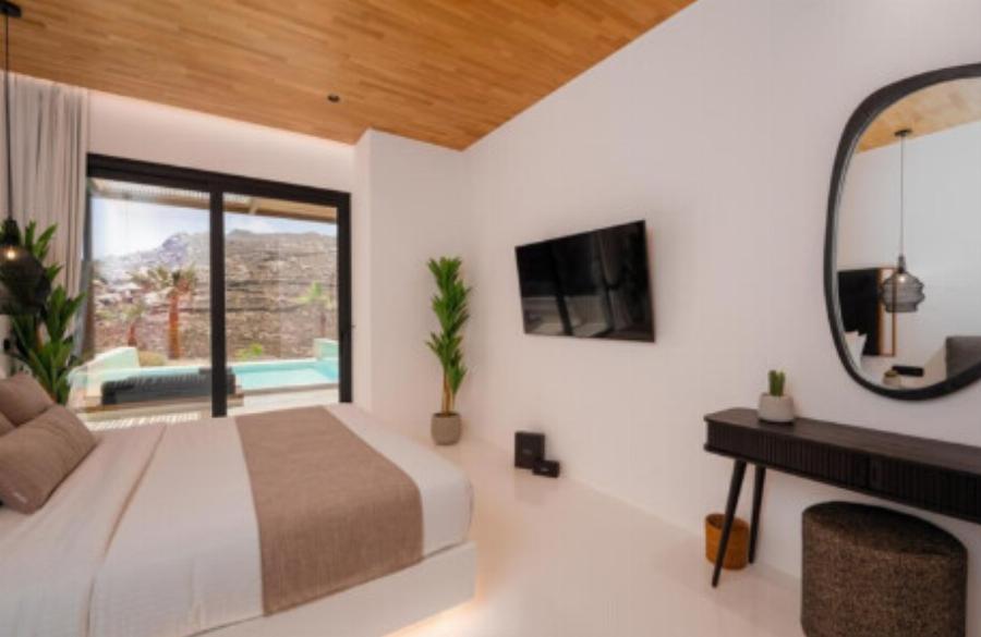 Μύκονος: O Νίκος Οικονομόπουλος έφτιαξε ξενοδοχείο και η χλιδή του στο εσωτερικό ξεπερνάει και 5στερα στο Ντουμπάι