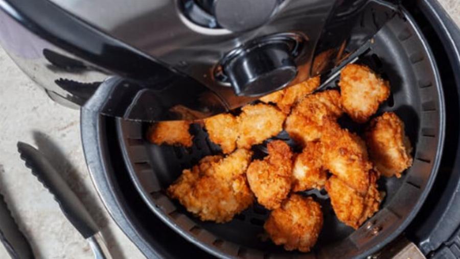 Μη τα βάλεις ποτέ: Αυτά είναι τα 5 φαγητά που «απαγορεύεται» να μαγειρέψεις στο Air Fryer
